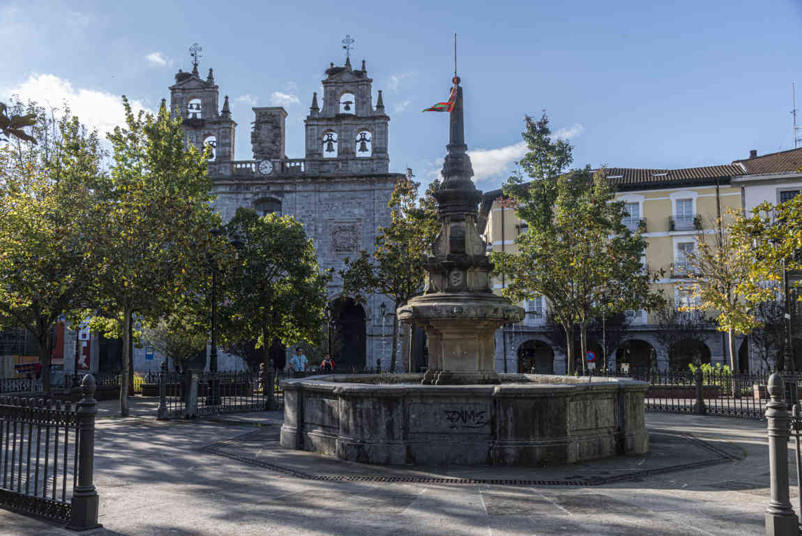 Vizcaya - Orduña 04 - plaza Porticada de Los Fueros.jpg